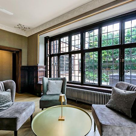 Tudor Grange Борнмът Екстериор снимка