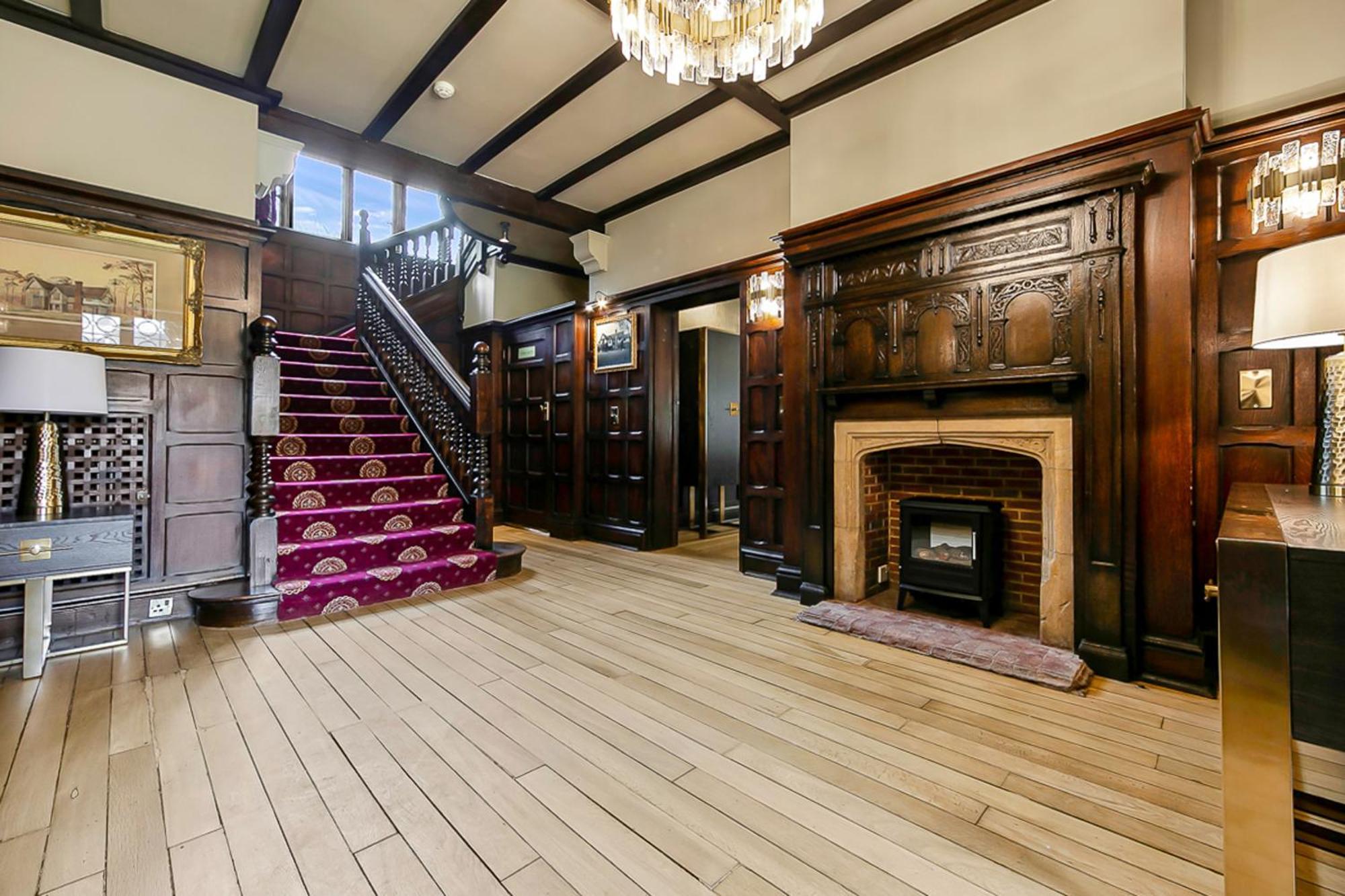 Tudor Grange Борнмът Екстериор снимка