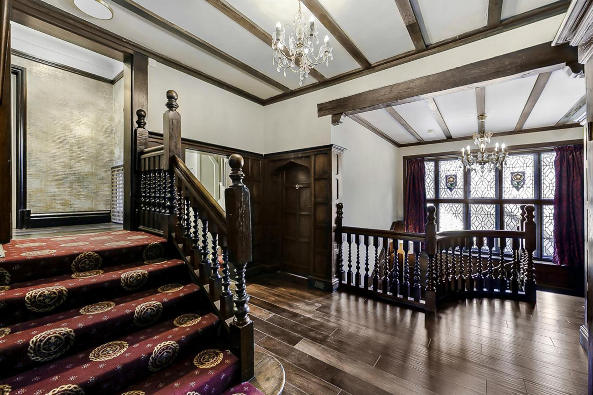 Tudor Grange Борнмът Екстериор снимка